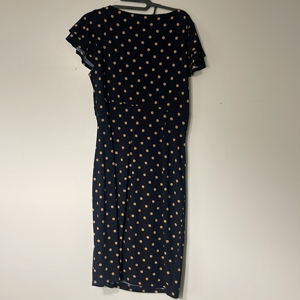EUC V neck body con style dress - Picture 4 of 5